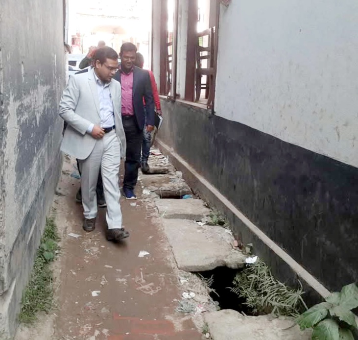 আলমডাঙ্গা পৌরসভার সকল ত্রুটিপূর্ণ ড্রেন পরিদর্শন করেন পৌর প্রশাসক