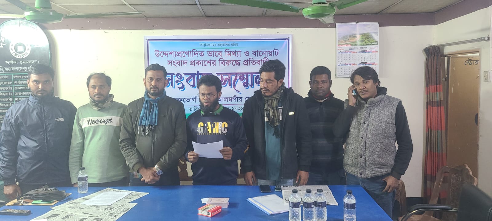 দর্শনা প্রেসক্লাবে কৃষক আলমগীরের সংবাদ সম্মেলন