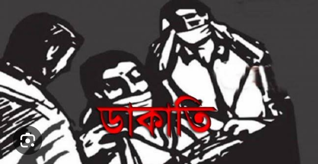 ট্রাকভর্তি করে কাপড়ের দোকানের মালামাল লুট