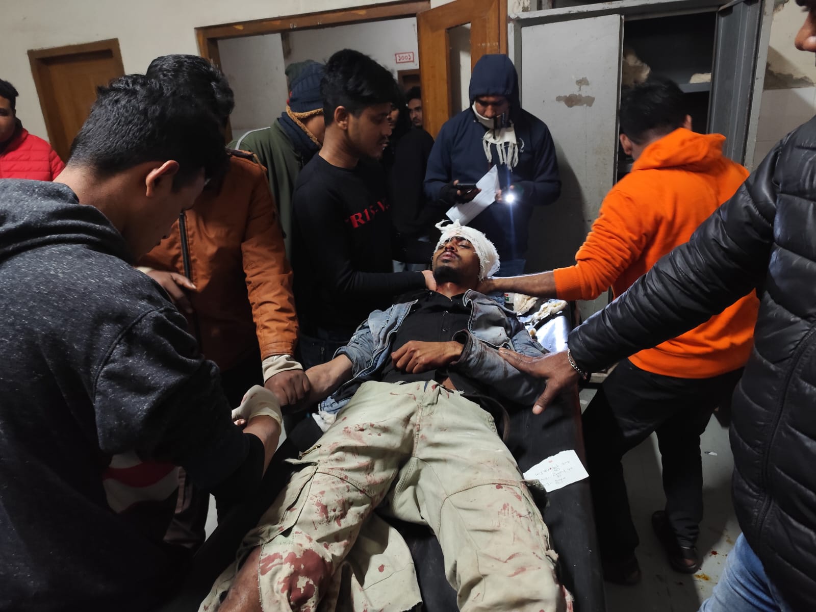 চুয়াডাঙ্গায় ছাত্রদল নেতাকে এলোপাতাড়ি কুপিয়ে জখম