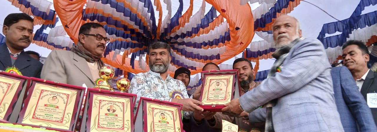 আলমডাঙ্গার আইলহাঁসে ফুটবল টুর্নামেন্টের ফাইনালে বিএনপি নেতা শরীফ