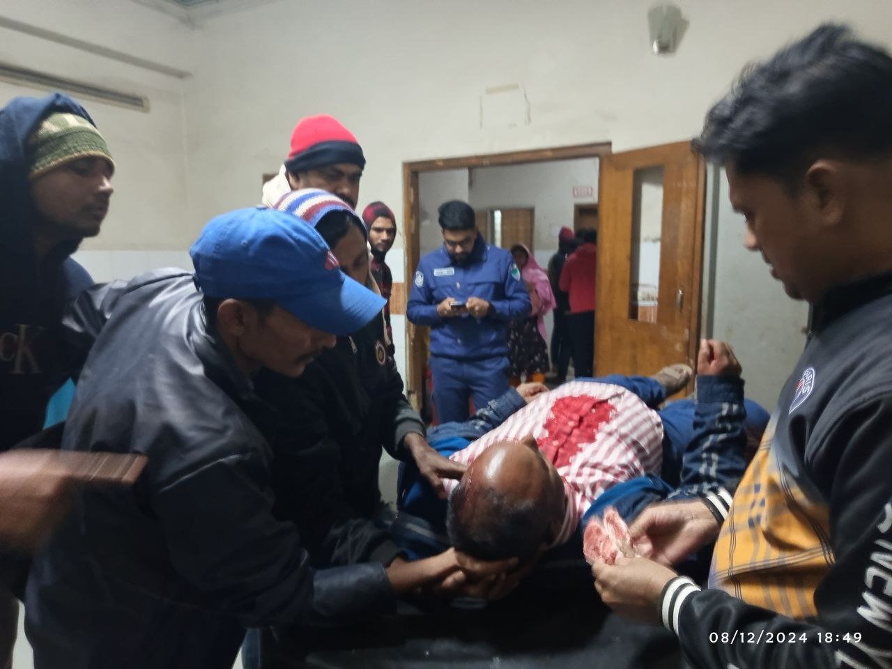 চুয়াডাঙ্গা দুই পক্ষের মধ্যে দেশীয় অস্ত্রের মহড়া ও সংঘর্ষ