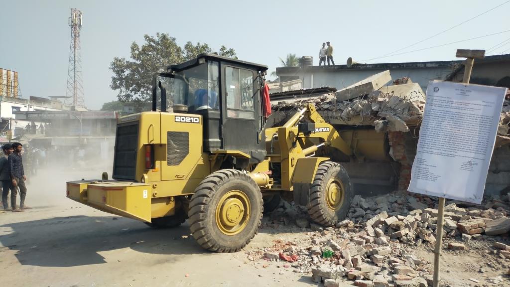 গাংনীতে যাত্রীছাউনি ও দোকান উচ্ছেদ অভিযান