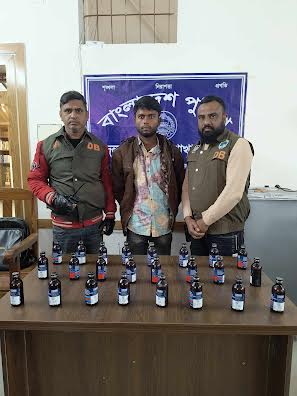 দামুড়হুদায় ২৪ বোতল ফেনসিলিডসহ যুবক আটক