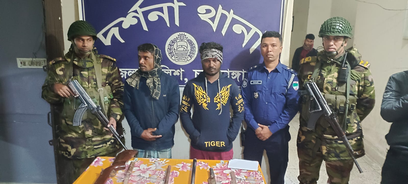 দর্শনায় রাইফেল ও দেশীয় অস্ত্রসহ দুজন গ্রেপ্তার