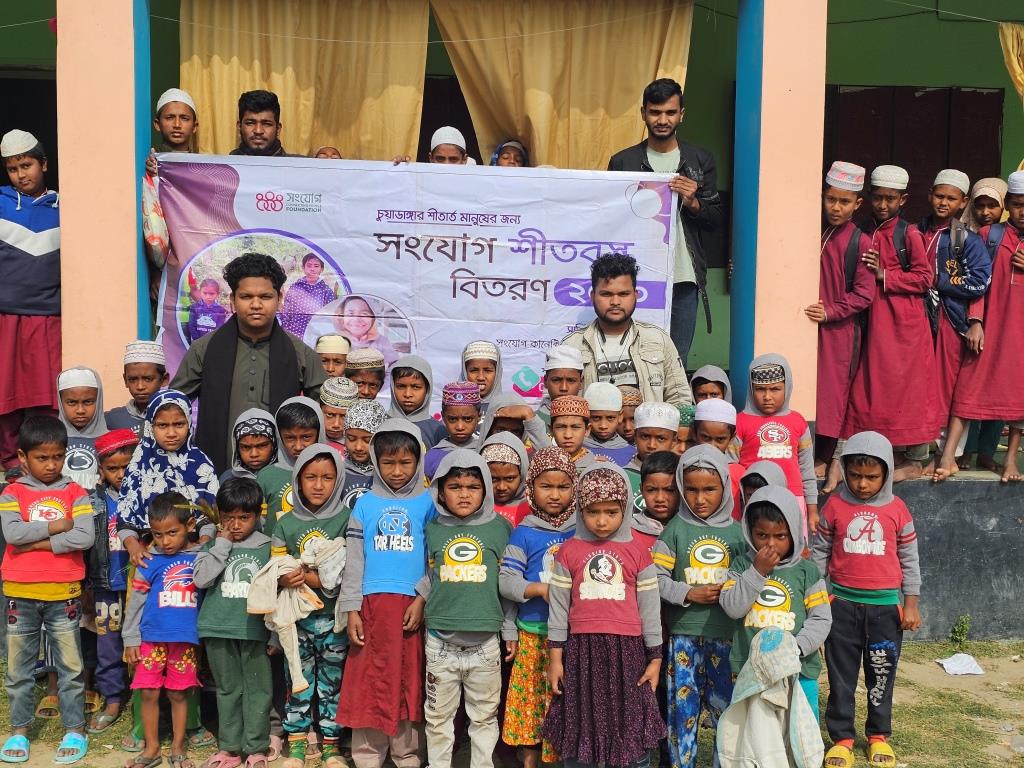 চুয়াডাঙ্গায় মাদ্রাসার শিক্ষার্থীদের মাঝে শীতবস্ত্র বিতরণ