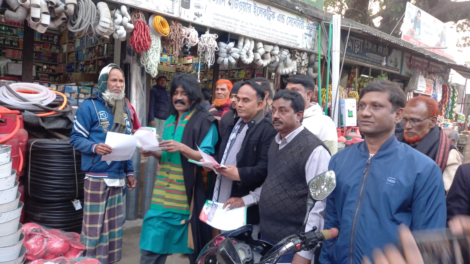 রাষ্ট্রীয় কাঠামো মেরামতের দাবিতে মুজিবনগরে মাসুদ অরুনের নেতৃত্বে লিফলেট বিতরণ
