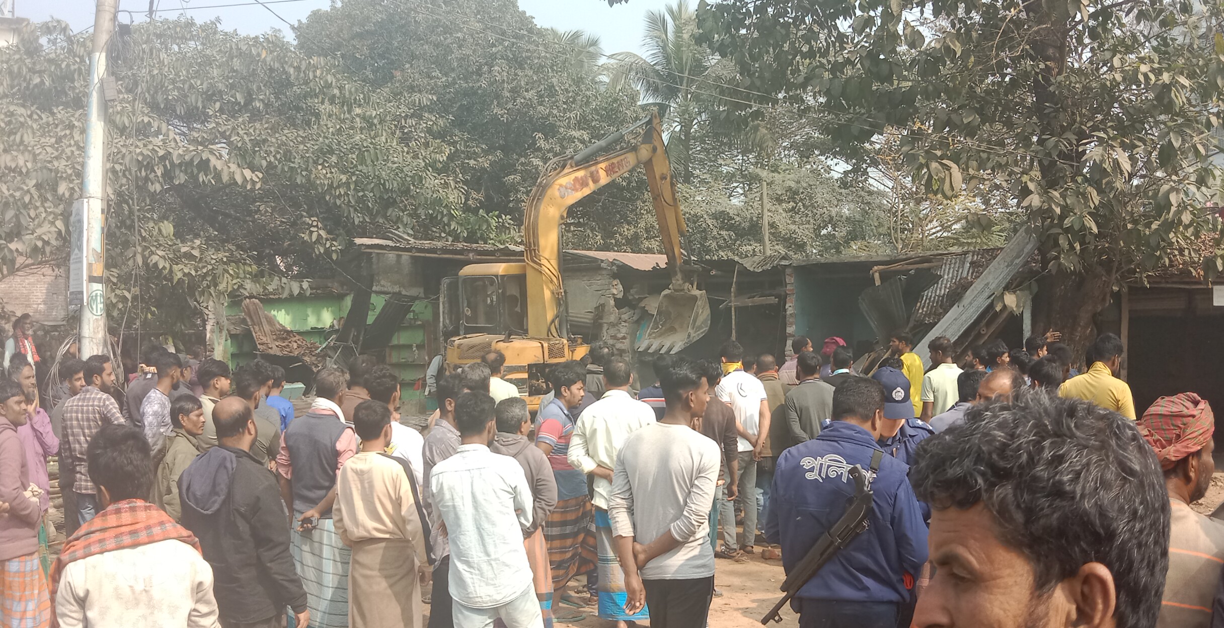 দামুড়হুদায় দীর্ঘ ৪০ বছর পর আদালতের আদেশে প্রকৃত মালিক পেলেন জমির দখল