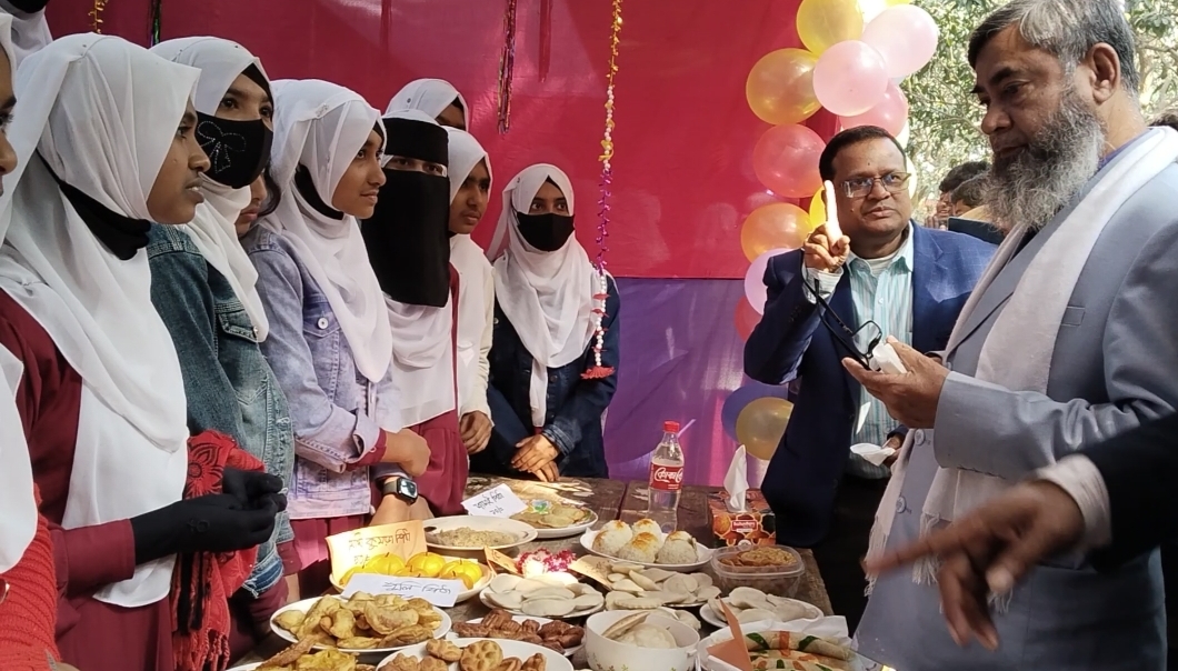 মেহেরপুরের মোমিনপুর মাধ্যমিক বিদ্যালয়ে তারুণ্য মেলা