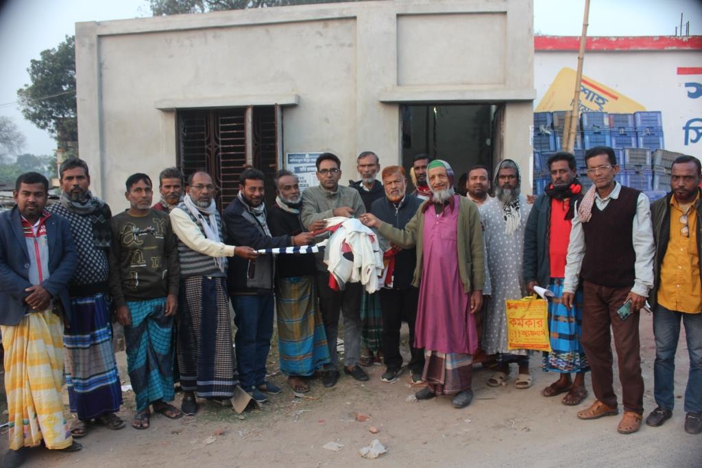 নেহালপুরে বিএনপির উন্নতমানের সোয়াটার বিতরণ
