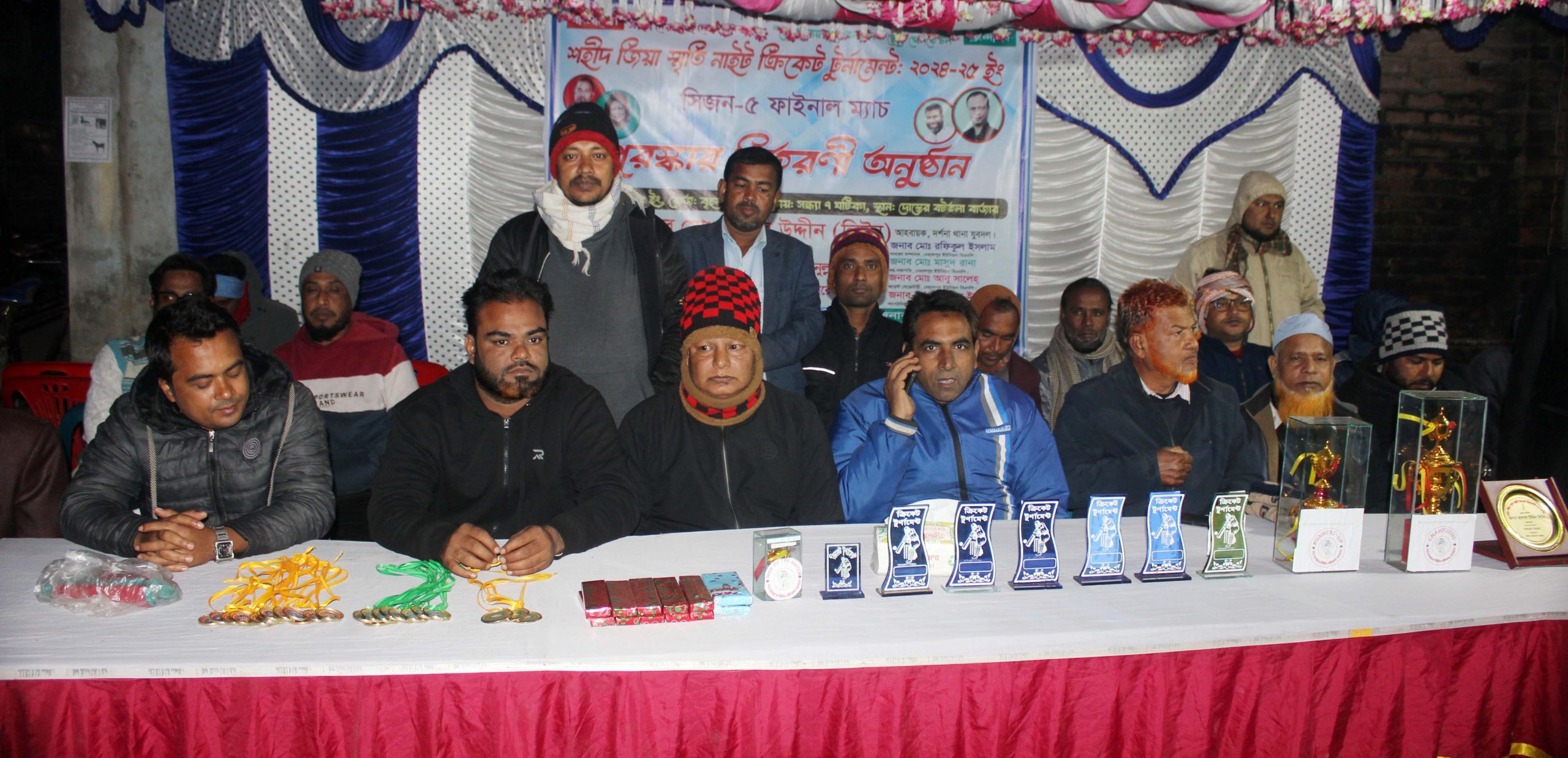 দর্শনার কৃষ্ণপুর বটতলায় নাইট ক্রিকেট টুর্নামেন্টের ফাইনাল