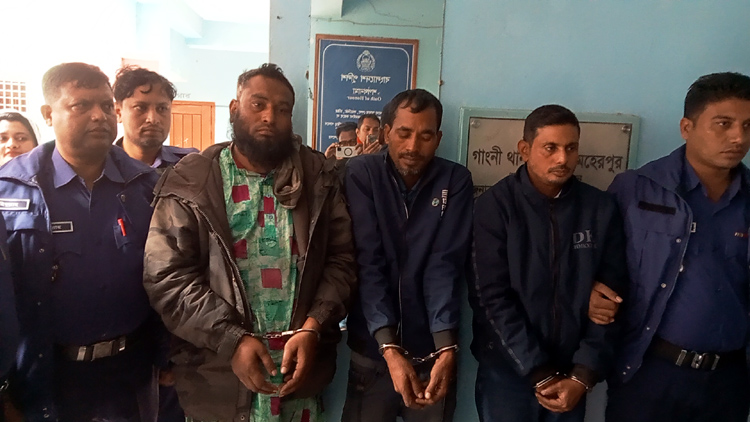 হত্যা মামলার ৩ আসামি গ্রেপ্তার, ব্যবহৃত অস্ত্র উদ্ধার