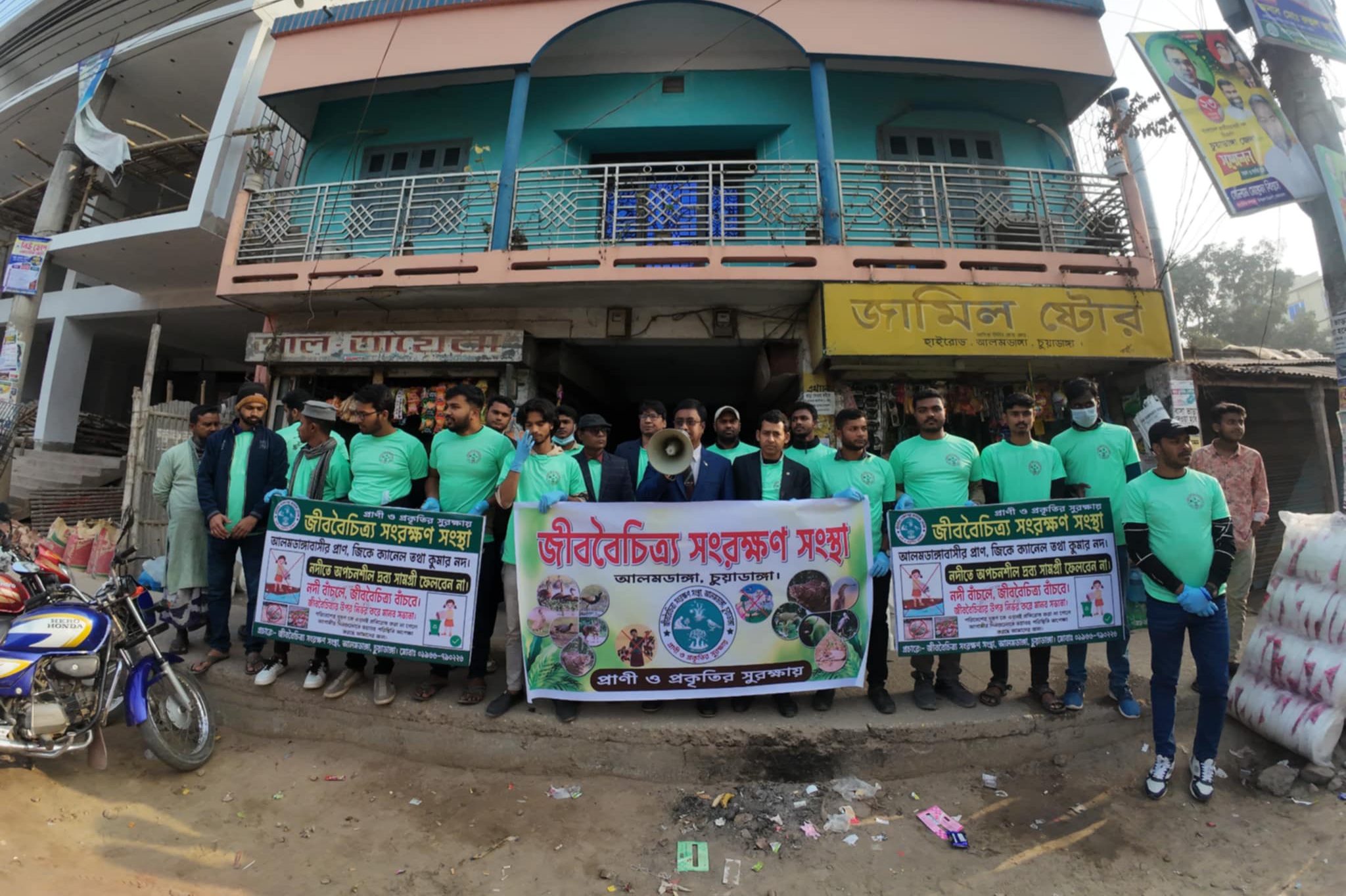 আলমডাঙ্গায় পলিথিন ও সিঙ্গেল ইউজ প্লাস্টিক বন্ধে সচেতনতামূলক পথসভা
