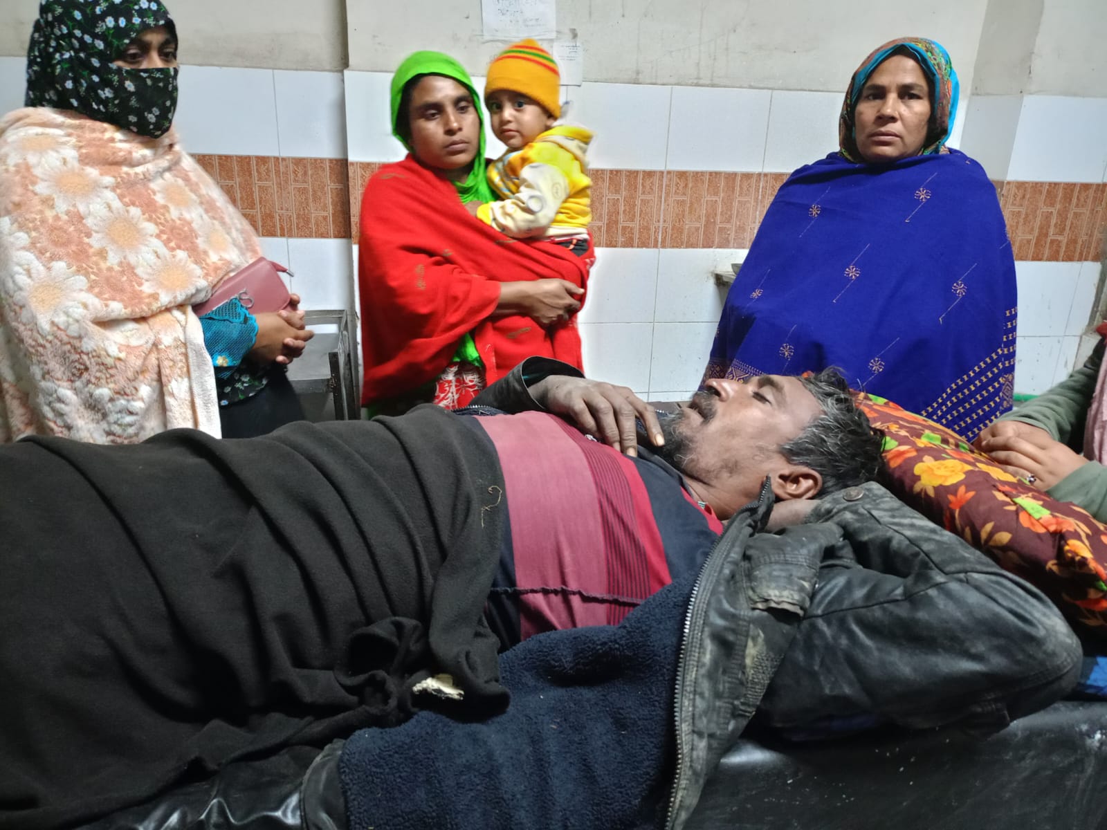 চুয়াডাঙ্গায় পাখিভ্যান ছিনতাই, হাসপাতালে চালক