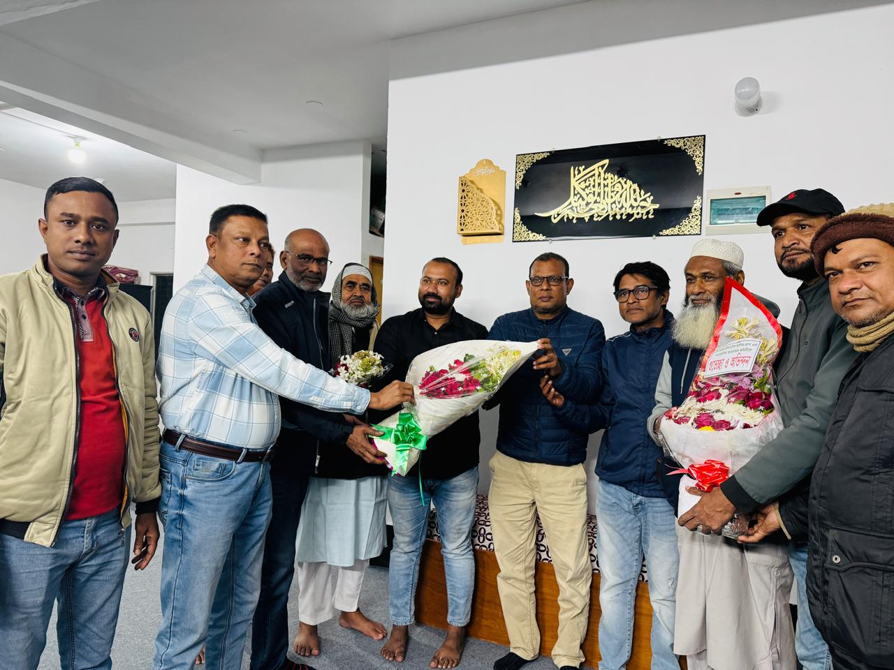 চুয়াডাঙ্গায় কৃষক দলের উদ্যোগে ট্রাক মালিক গ্রুপের নবনির্বাচিত আহ্বায়ক কমিটিকে শুভেচ্ছা প্রদান