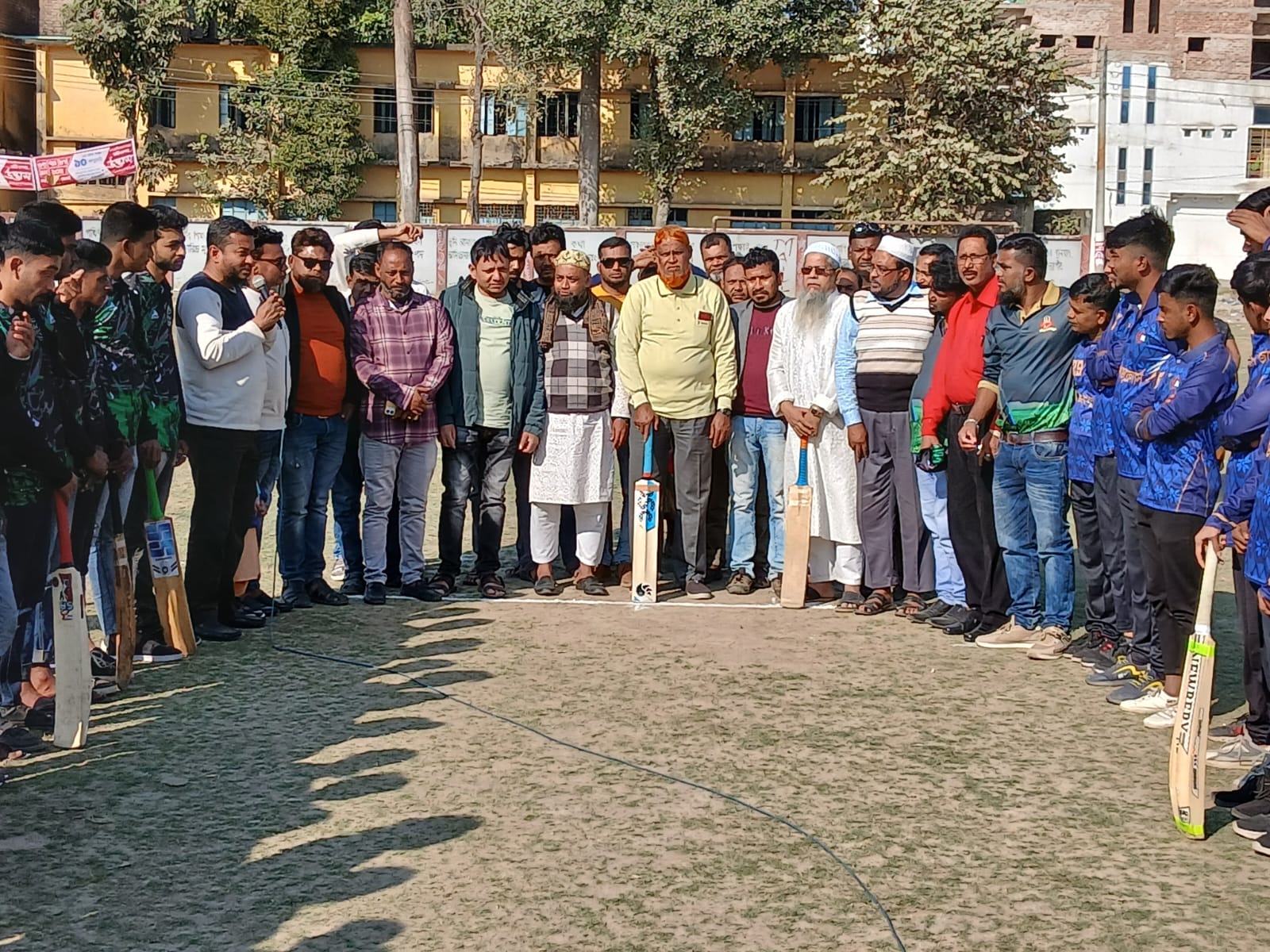 চুয়াডাঙ্গায় স্বর্ণ শিল্প শ্রমিক ইউনিয়ন ক্রিকেট টুর্নামেন্টের উদ্বোধন