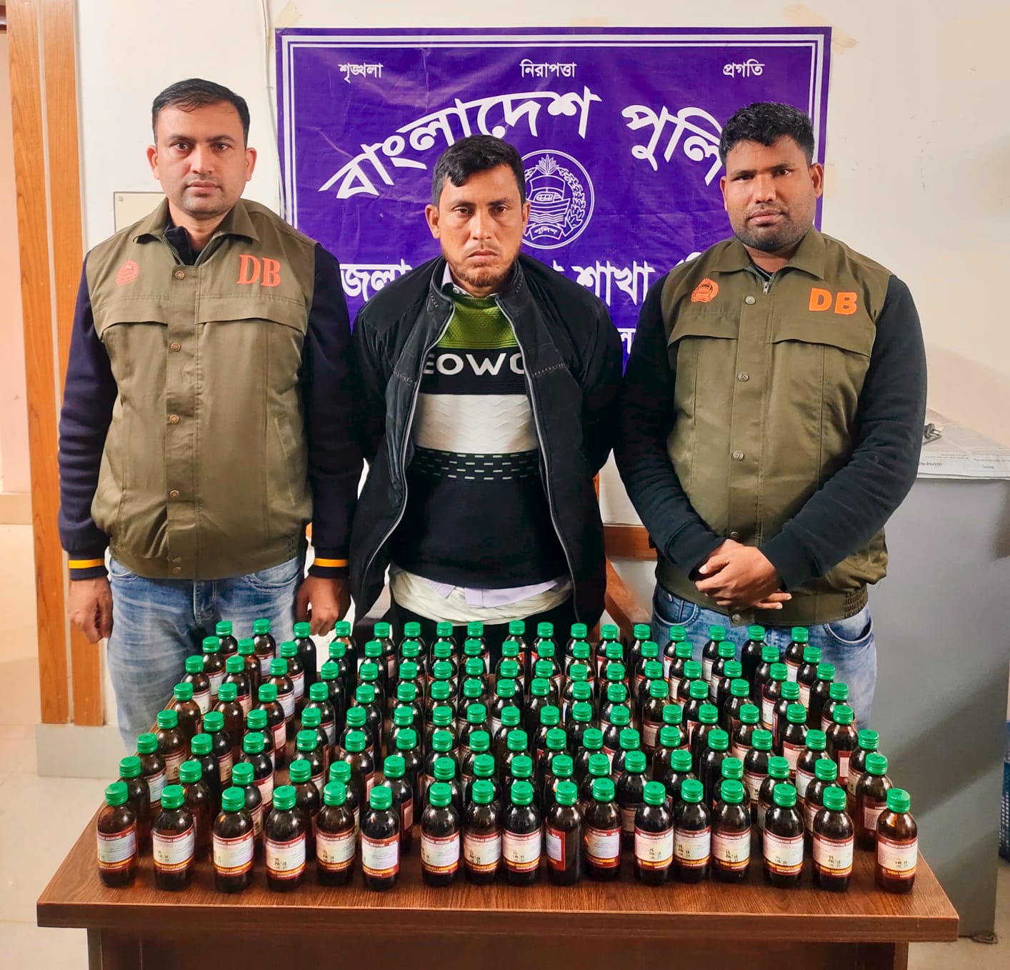 চুয়াডাঙ্গায় ২০০ বোতল অবৈধ অ্যালকোহলসহ একজন গ্রেপ্তার