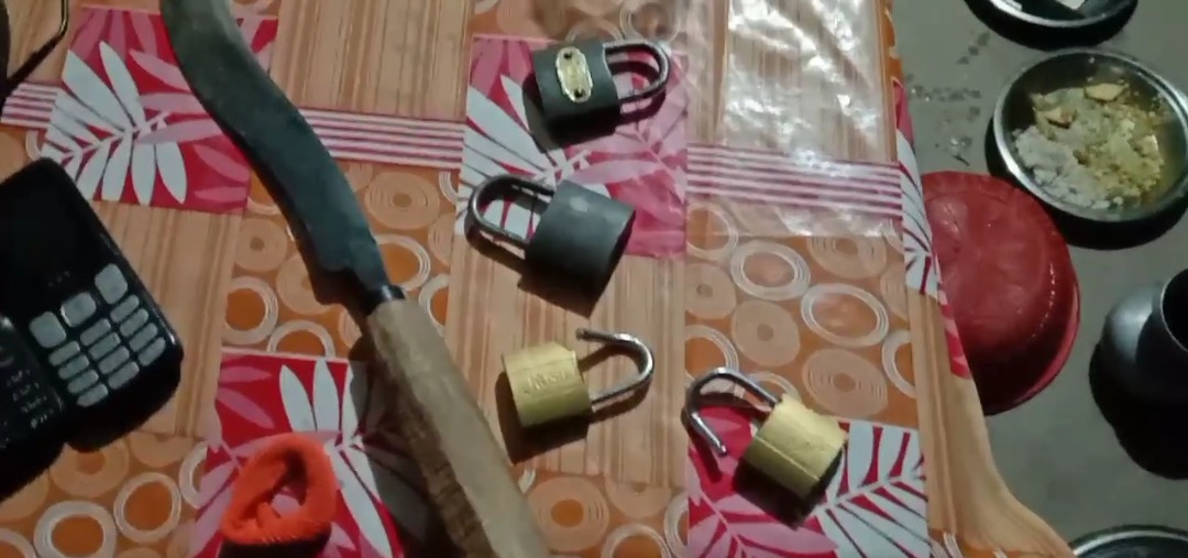 বাটিকাডাঙ্গায় ওয়াজ মাহফিলে যাওয়ার সুযোগে বাড়িতে চুরি!