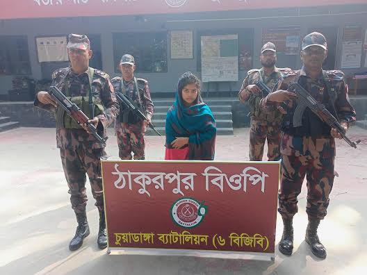 দর্শনা সীমান্ত দিয়ে অবৈধভাবে ভারতে প্রবেশের সময় যুবতী আটক