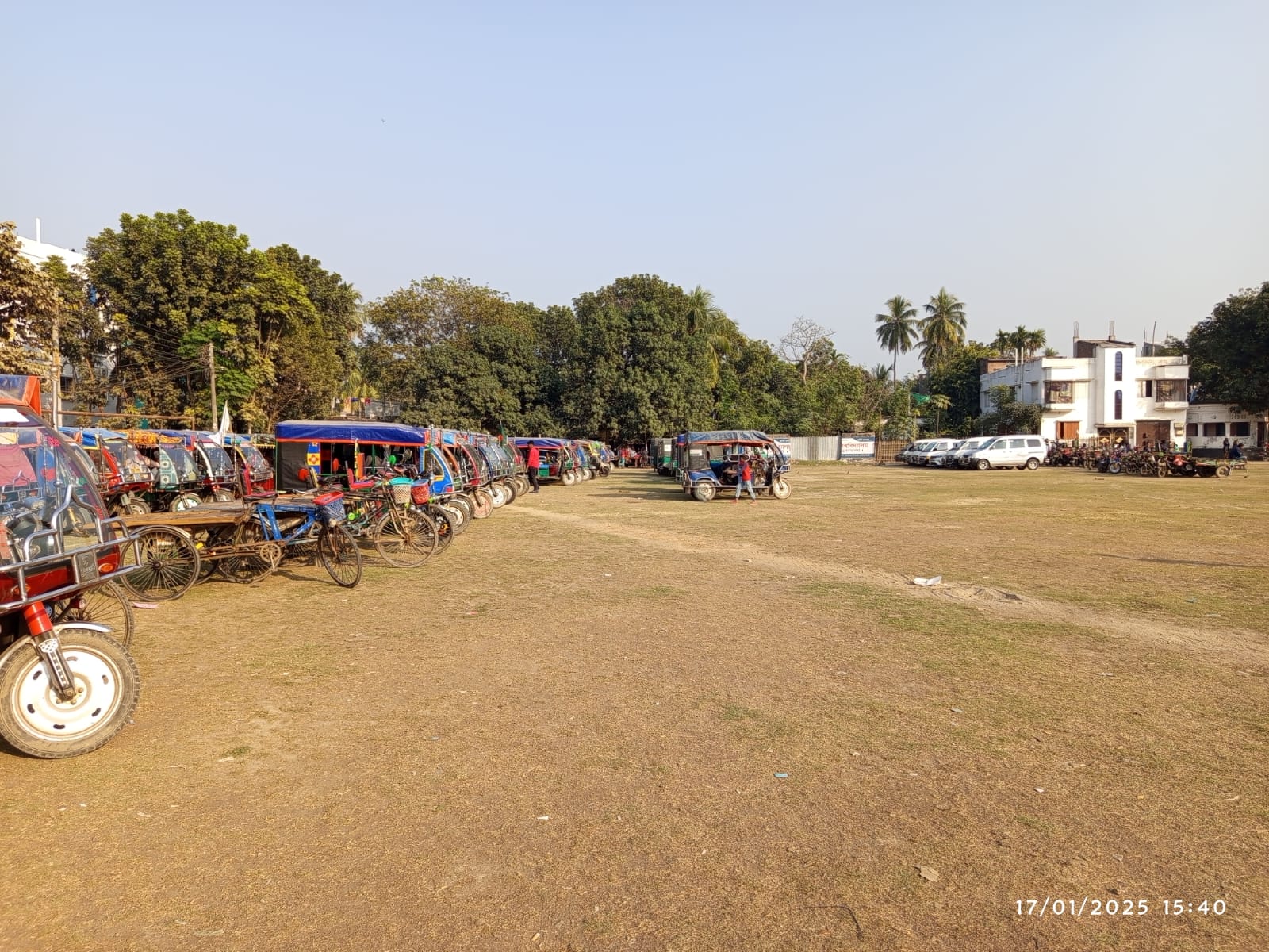চুয়াডাঙ্গার প্রবেশ পথগুলোতে শত শত গাড়ি পার্কিং