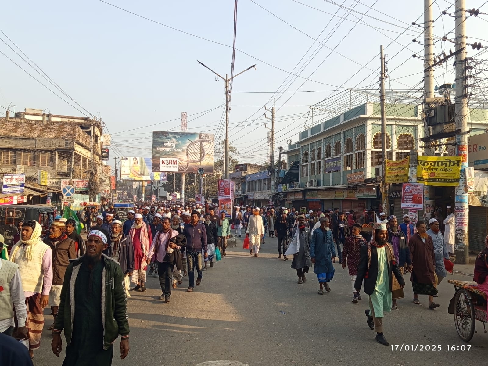সারাদিন মানুষের ঢলে চুয়াডাঙ্গা শহরের ভিন্ন রূপ