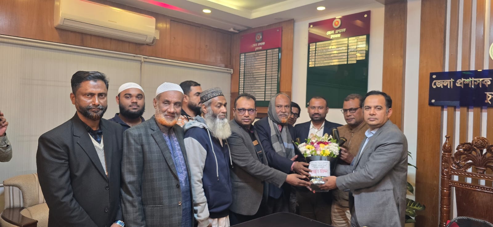 চুয়াডাঙ্গা জেলা প্রশাসক ও পুলিশ সুপারের সঙ্গে ট্রাক মালিক গ্রুপের নবনির্বাচিত কমিটির সৌজন্য সাক্ষাৎ