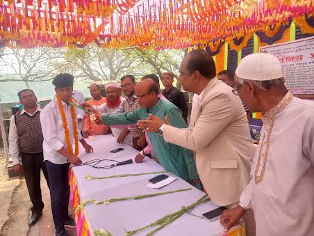 দীর্ঘ লাফে জাতীয় পর্যায়ে চ্যাম্পিয়ন দর্শনার তাহমিদ জামান তুহিন