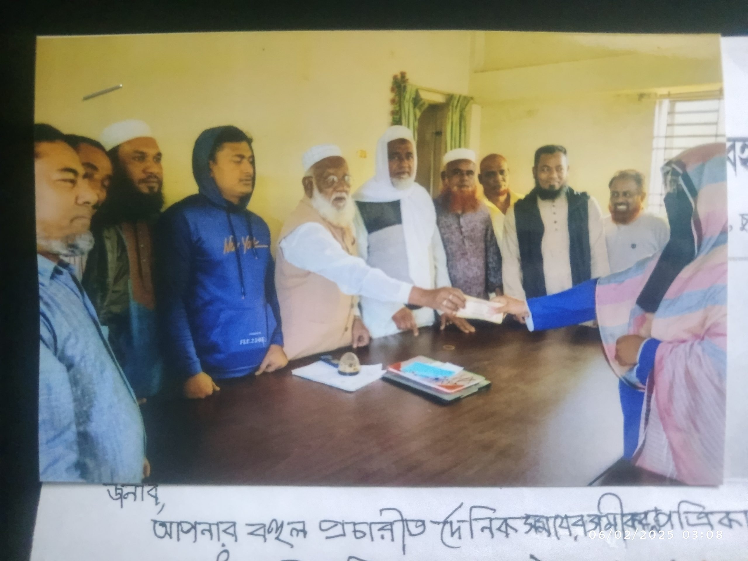 চুয়াডাঙ্গায় মৃত হেল্পারের পরিবারকে অর্থ সহায়তা প্রদান