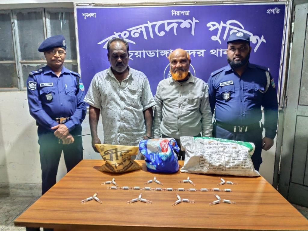 চুয়াডাঙ্গায় নেশাজাতীয় ইনজেকশনসহ দুই বৃদ্ধ গ্রেপ্তার