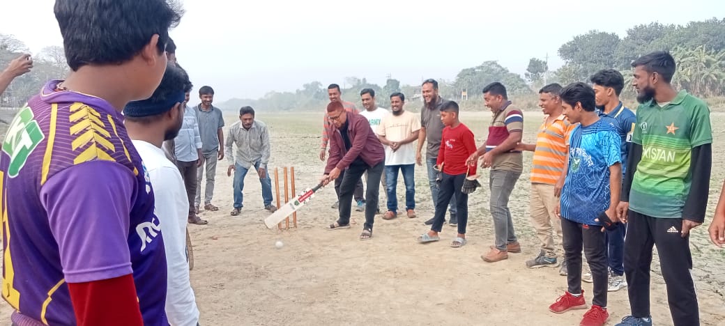 আলমডাঙ্গায় যুবদল ক্রিকেট টুর্নামেন্টের উদ্বোধন