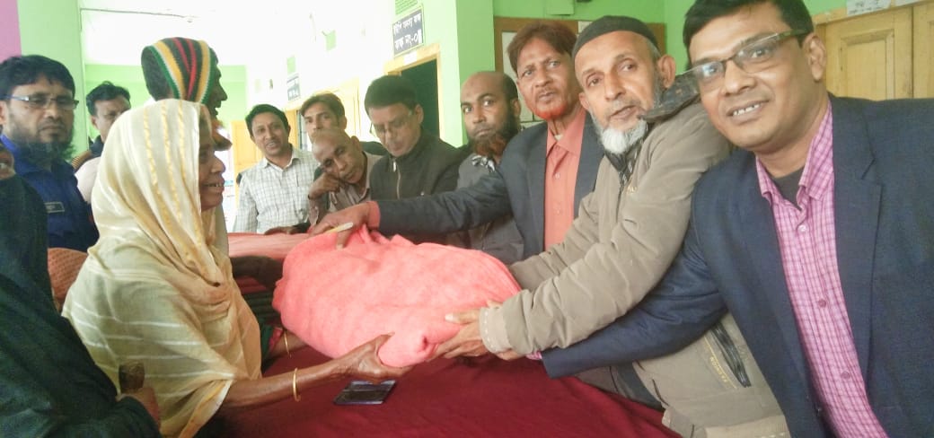 হাউলী ইউনিয়নে শীতার্তদের মাঝে সরকারি কম্বল বিতরণ