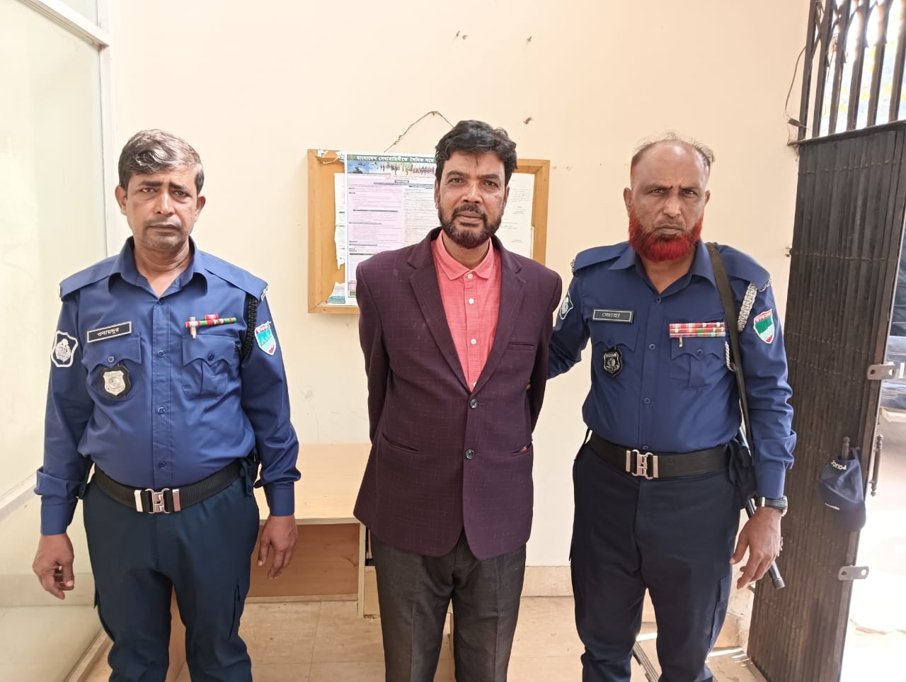 মুজিবনগরে চাঁদাবাজি মামলায় যুবলীগের সভাপতি গ্রেপ্তার