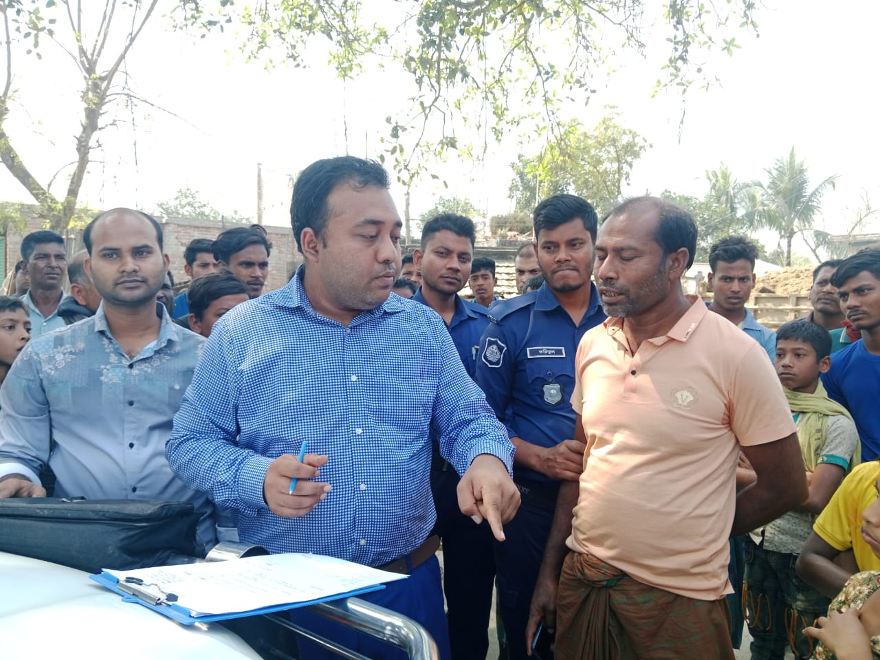 দামুড়হুদার কুনিয়া গ্রামে অবৈধভাবে ফসলি জমির মাটি কেটে বিক্রি