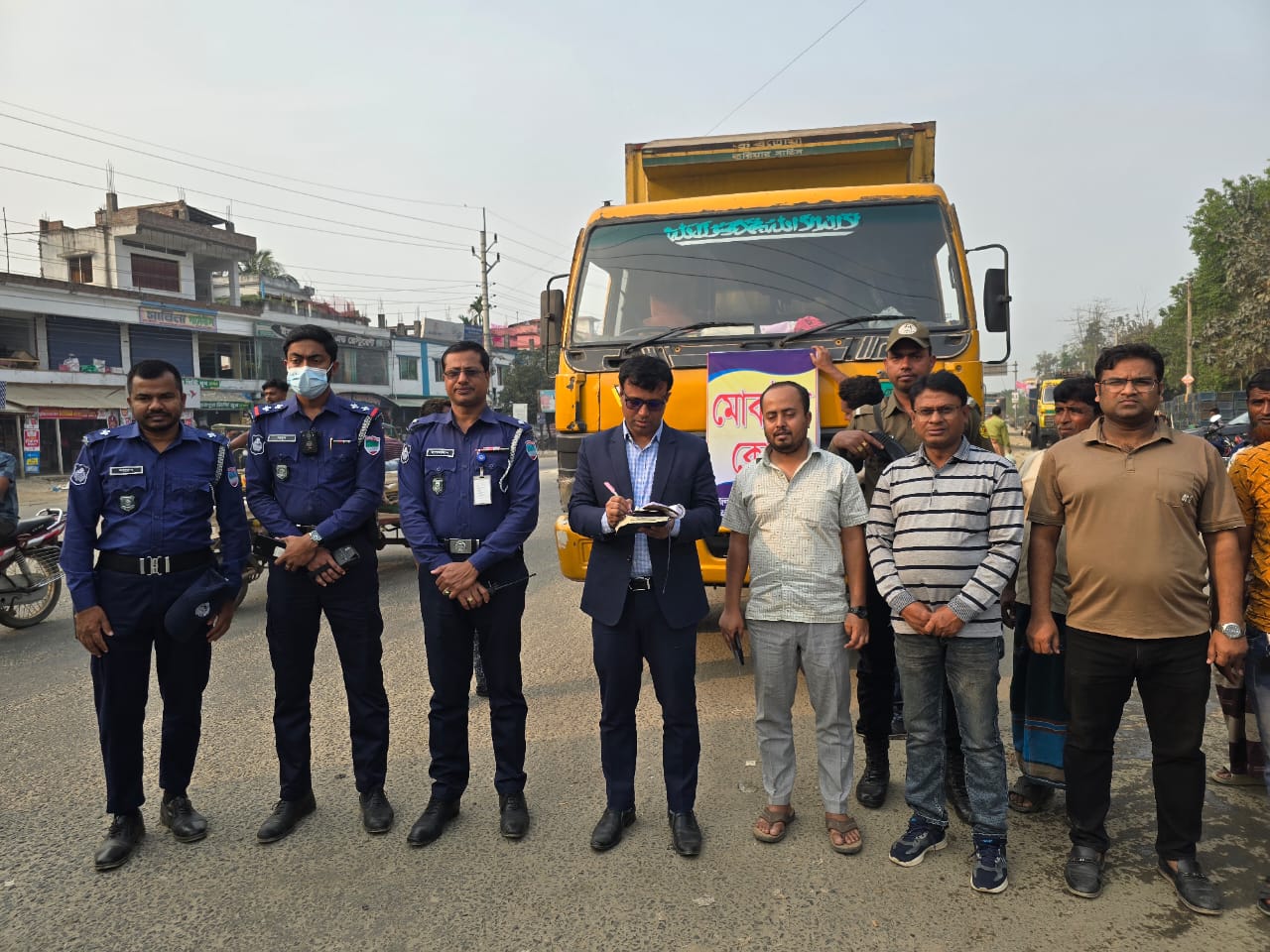 মেহেরপুরে সড়কে ১৪টি মামলায় ১৮২০০ টাকা জরিমানা