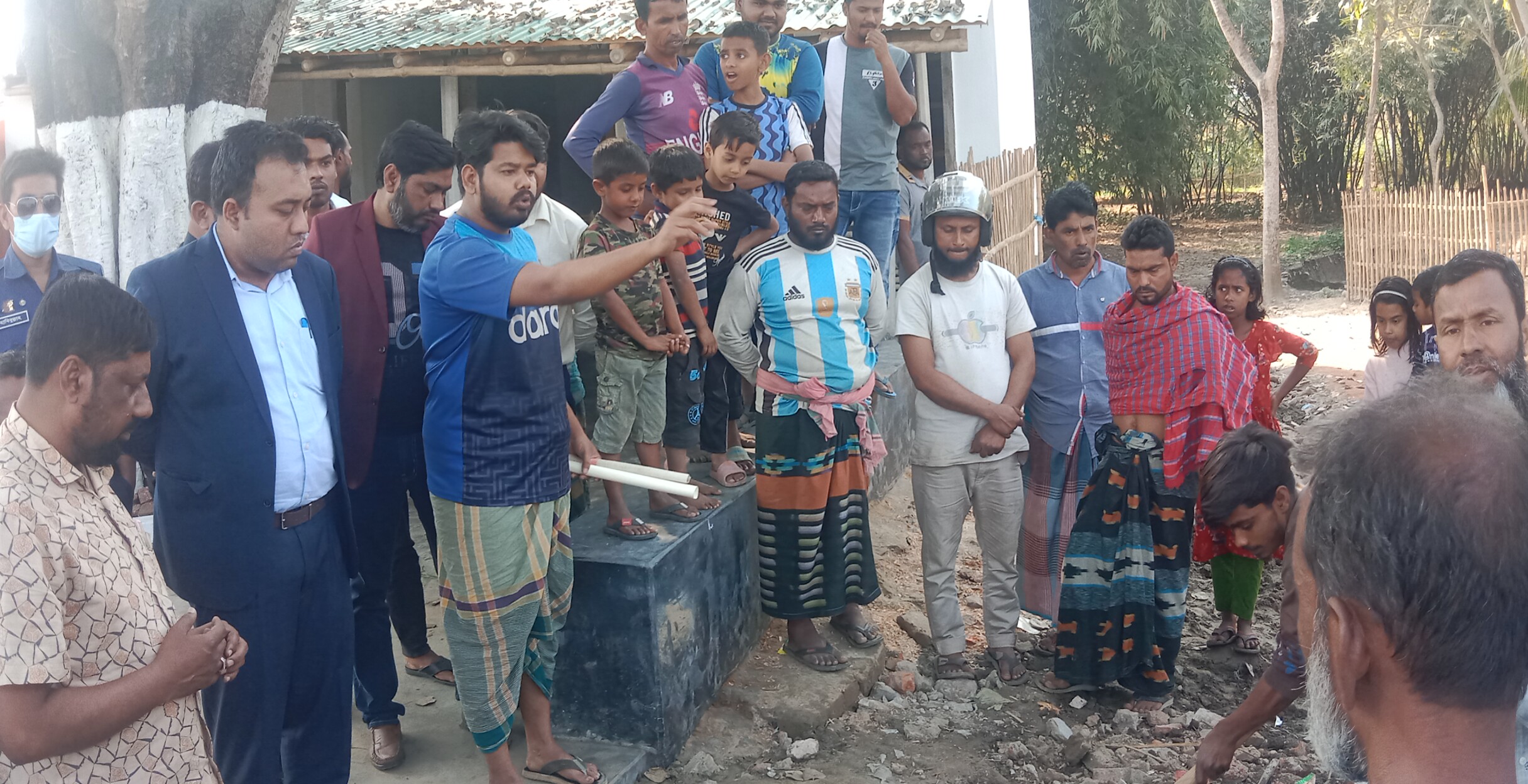 ড্রেনের মুখ আটকানোর অপরাধে ১০ হাজার টাকা জরিমানা