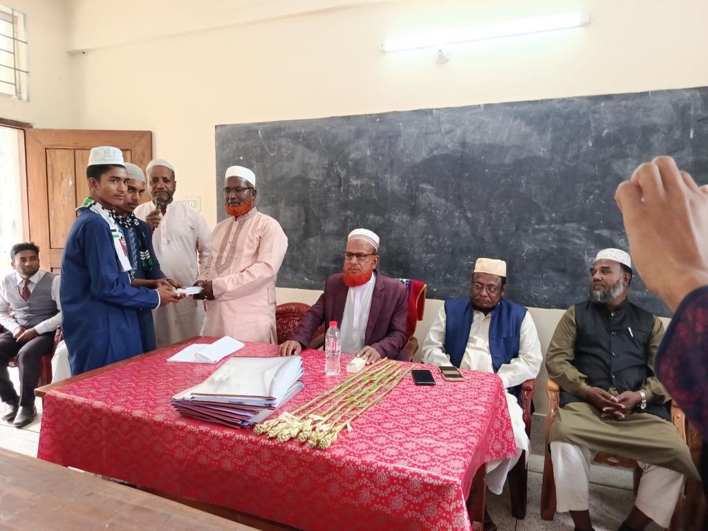 কুড়ুলগাছি দাখিল মাদ্রাসায় বিদায় সংবর্ধনা অনুষ্ঠিত