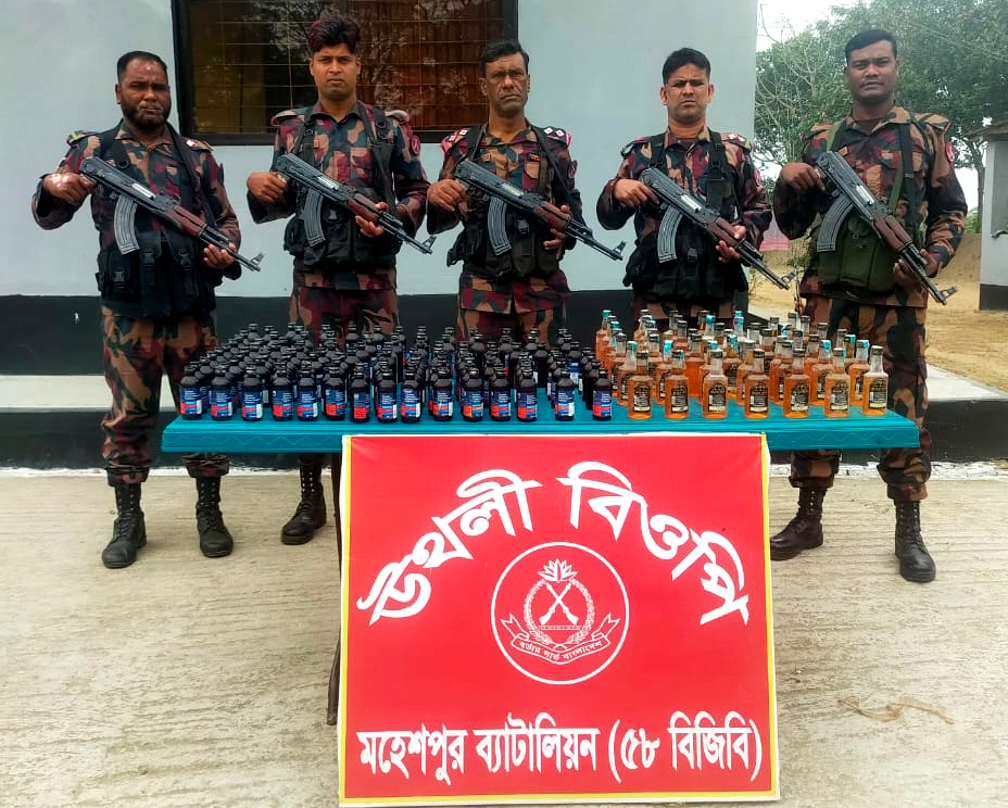বিজিবির পৃথক অভিযানে ১২ বাংলাদেশি আটক, ২৬৩ বোতল মদ ও ফেনসিডিল উদ্ধার