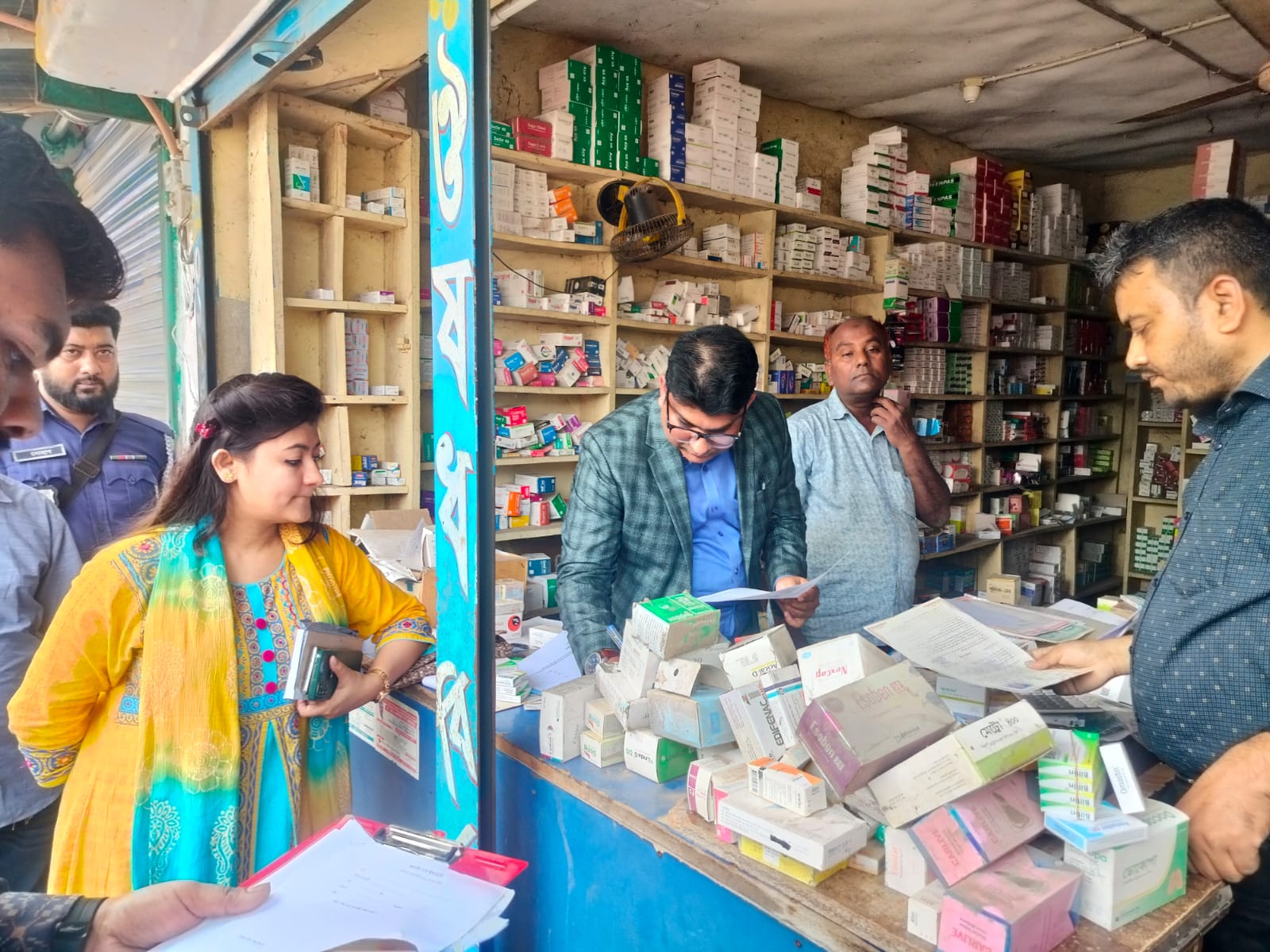 আশ শেফা ফার্মেসিতে ১০ হাজার টাকা জরিমানা