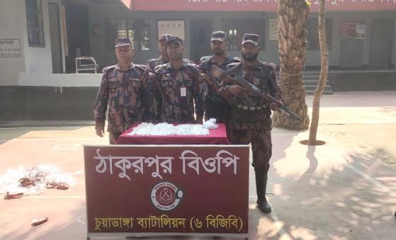 দর্শনার ঠাকুরপুর সীমান্তে ১৪ কেজি ৯০০ গ্রাম রুপা জব্দ