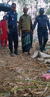 দর্শনার ঈশ্বরচন্দ্রপুরে ভোররাতে ফের বিকট শব্দে বোমা বিস্ফোরণ