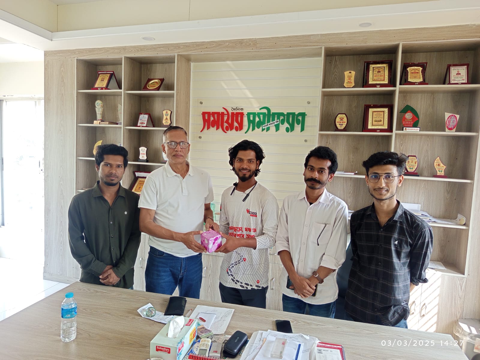 পায়ে হেঁটে সারাদেশে আলমডাঙ্গার আকাশ