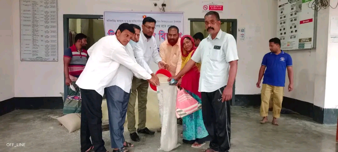 তিতুদহে দুস্থদের মাঝে ভিজিএফের বরাদ্দ চাল বিতরণ