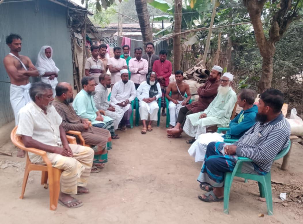বেগমপুরে অসহায় হিন্দু পরিবারের পাশে দাঁড়ালো জামায়াত