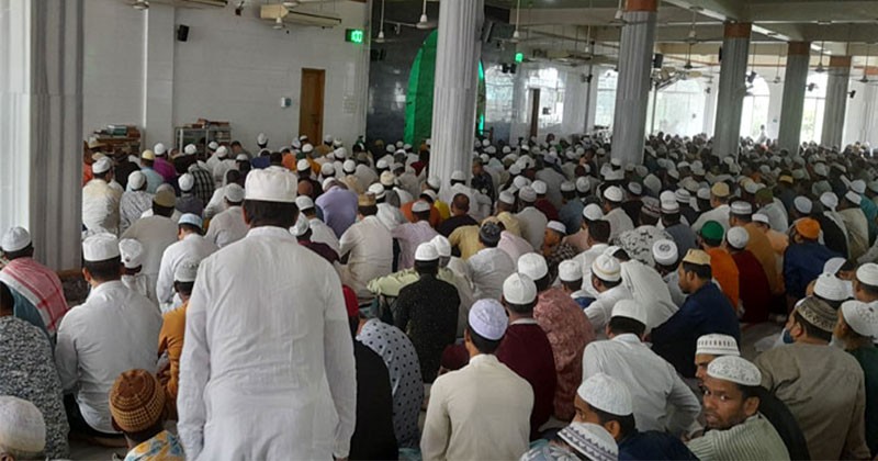 চুয়াডাঙ্গায় পবিত্র রমজানের প্রথম জুমায় মসজিদে মসজিদে মুসল্লিদের ঢল