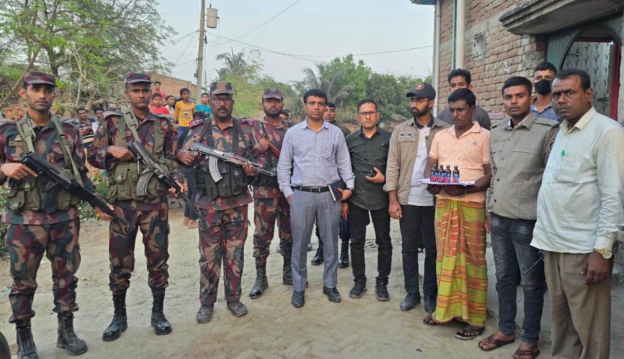 মেহেরপুরে ৪ বোতল ফেনসিডিলসহ একজন গ্রেপ্তার