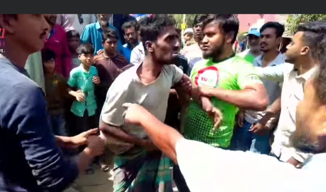 আলমডাঙ্গার গোবিন্দপুরে চোরকে উত্তমমধ্যম দিয়ে পুলিশে সোপর্দ
