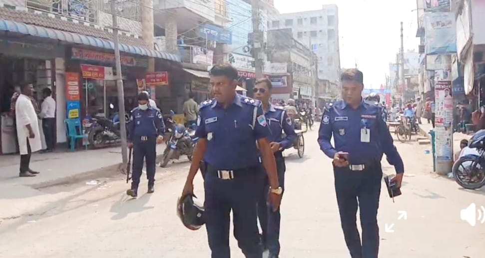 আলমডাঙ্গায় পুলিশের অভিযানে ফুটপাত দখলমুক্ত