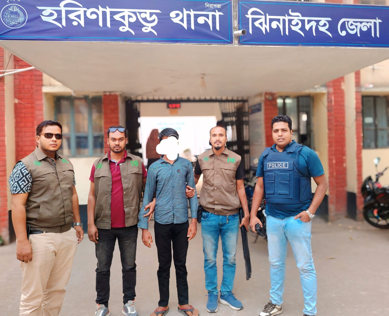 চকলেট দেওয়ার প্রলোভন দেখিয়ে শিশুধর্ষণ, তরুণ গ্রেপ্তার