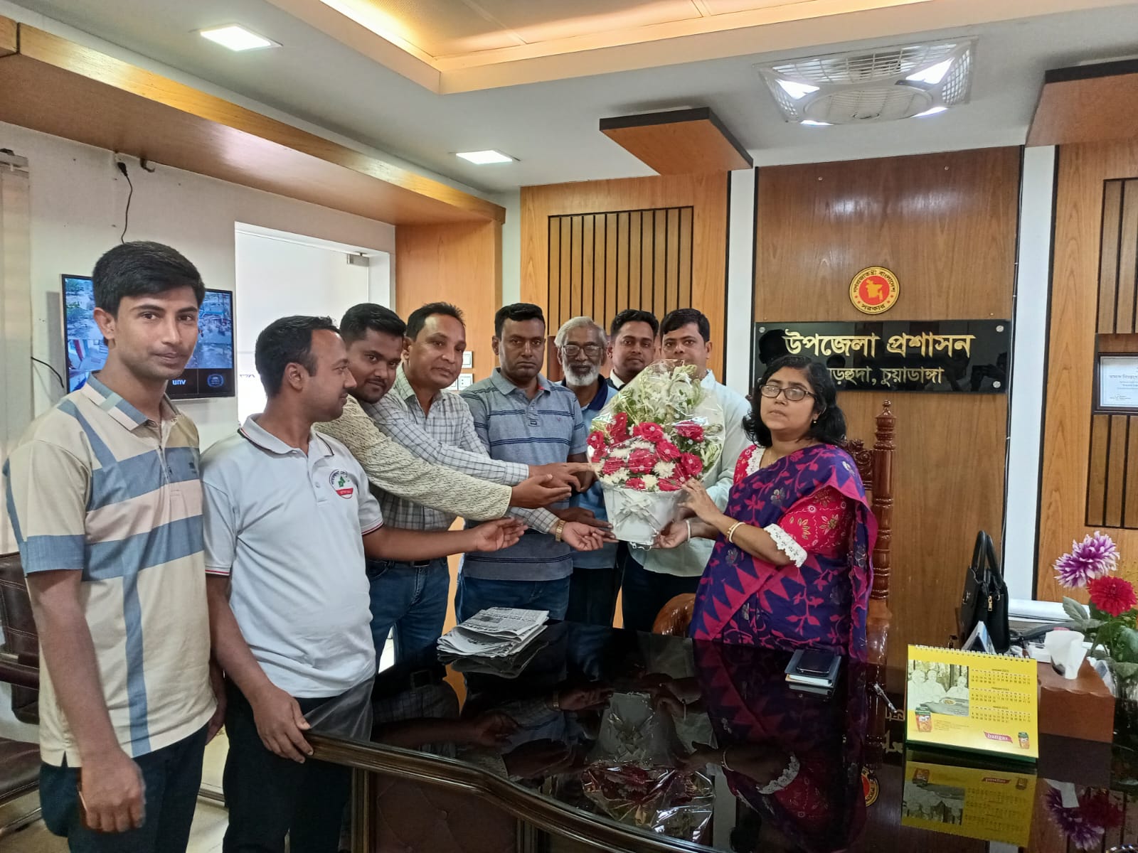 দামুড়হুদা প্রেসক্লাবের পক্ষ থেকে নবাগত ইউএনও তিথি মিত্রকে ফুলেল শুভেচ্ছা