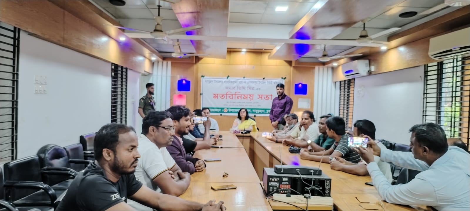 দামুড়হুদায় সাংবাদিকদের সাথে নবাগত ইউএনও’র মতবিনিময়
